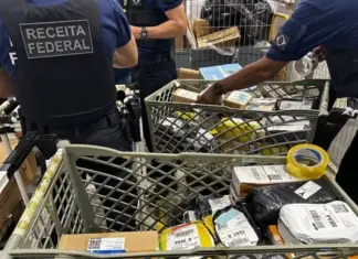Receita apreende R$ 69 mi e 800 kg de drogas no país Receita Federal apreende mercadorias e drogas em operação nacional contra contrabando