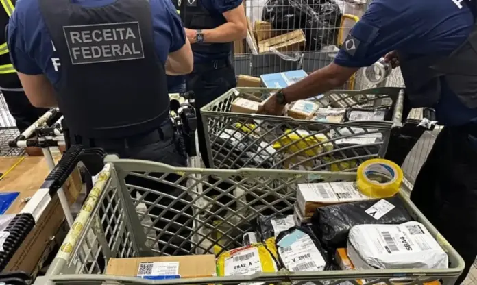 Receita Federal apreende mercadorias e drogas em operação nacional contra contrabando