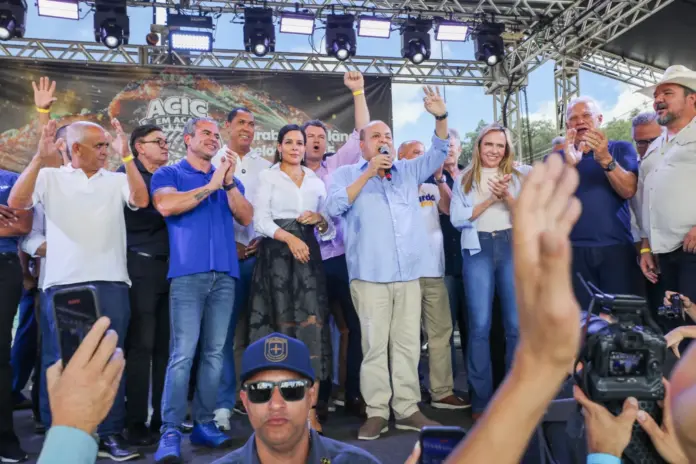 Renúncia Ibaneis Rocha-Joel Rodrigues-Agência Brasília Ibaneis Rocha assina renúncia ao GDF durante evento de aniversário de Ceilândia na Praça da Bíblia