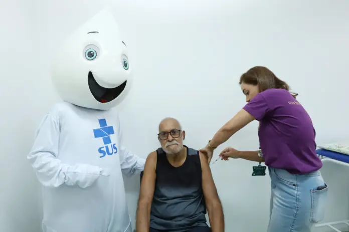 Dia D de vacinação no DF oferece proteção contra gripe, covid-19 e vírus sincicial respiratório