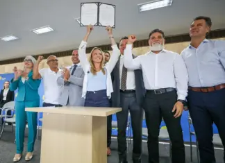 Celina envia reajuste de 25% para FGE ao DF Governadora Celina leão apresenta projeto de reajuste salarial para a educação