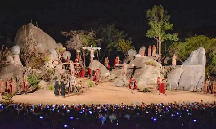 Encenação da crucificação de Jesus Cristo