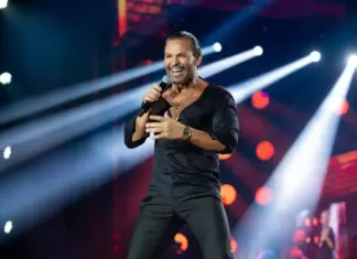 Shows gratuitos movimentam o DF neste fim de semana Cantor Eduardo Costa se apresentando no Palco