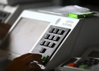 Como a desconfiança na urna virou arma política Eleições - Urna eletrônica