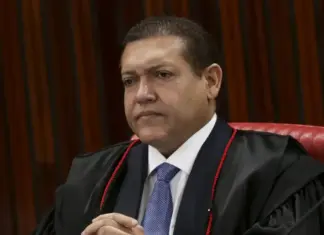 TSE julgará pesquisa suspensa sobre Flávio Bolsonaro Ministro do STF Nunes Marques