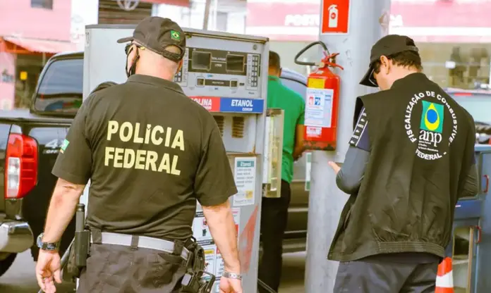 fiscalização da Polícia Federal em operação nacional contra suspeitas de abusos no mercado de GLP