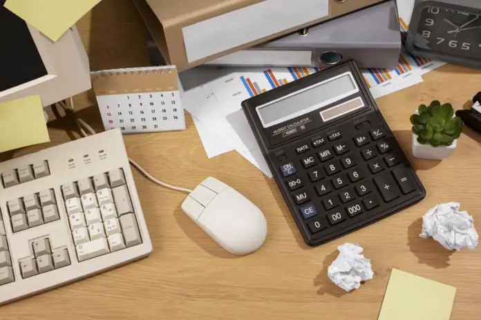 calculadora, mouse, teclado e calendario