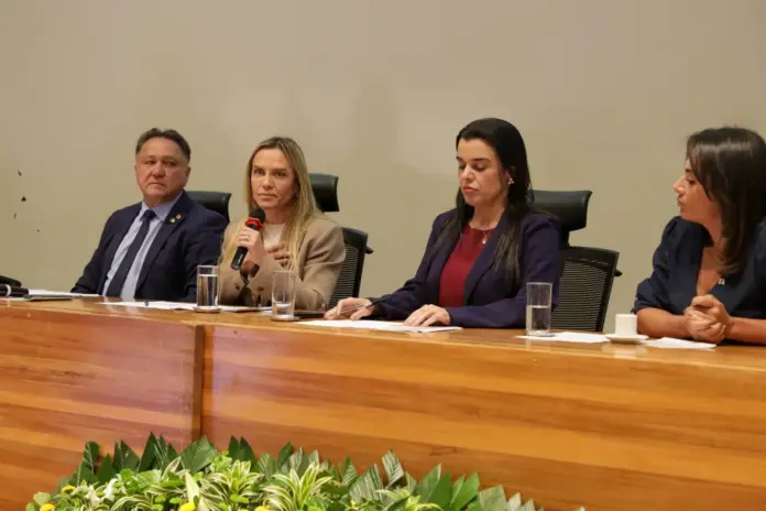 Celina Leão com a Rede de Proteção às Mulheres