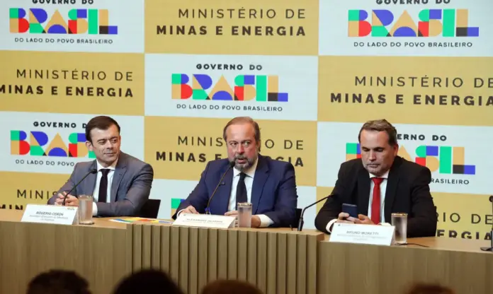 Ministro Bruno Moretti anucia subsídio para os combustíveis