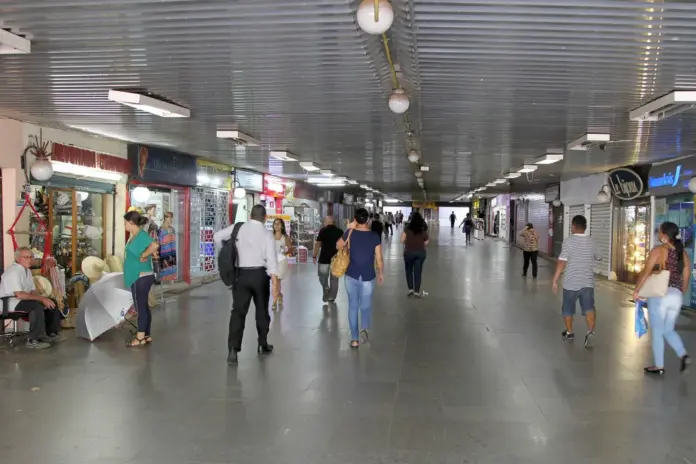 Pessoas na galeria do Metro DF-Arquivo Agência Brasília Pessoas na galeria do Metro DF