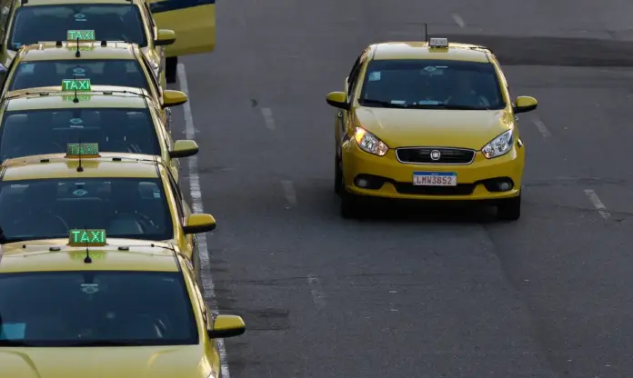 Taxis-Fernando Frazão-Agência Brasil taxis