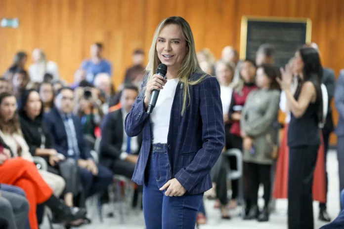 Celina Leão - GDF chega a sua porta Plano Piloto-Paulo H. Carvalho:Agência Brasília Celina Leão - GDF chega a sua porta Plano Piloto