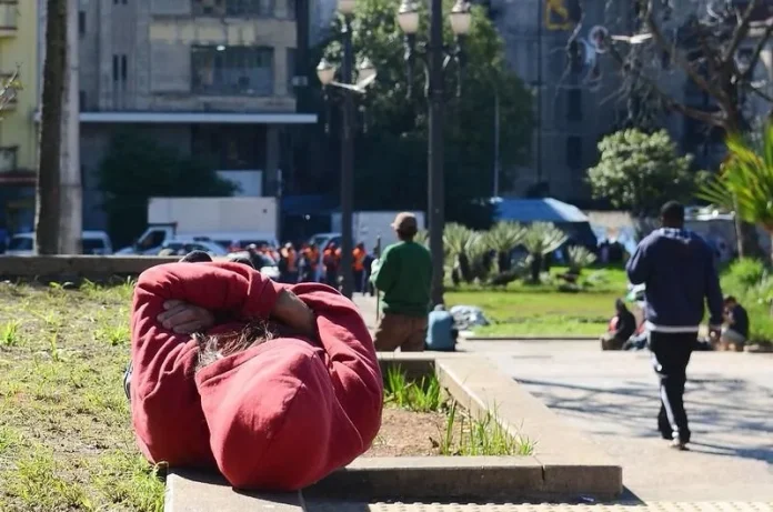 Pessoa em situação de rua-Divulgação-SSP-DF Pessoa em situação de rua