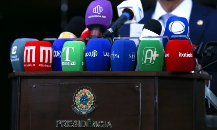 Microfones para coletiva