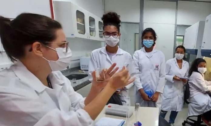 Mulheres futuras cientistas
